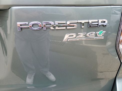 Used 2017 Subaru Forester 2.5i w/ Alloy Wheel Package image 21