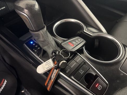 Used 2020 Toyota Camry XSE image 17