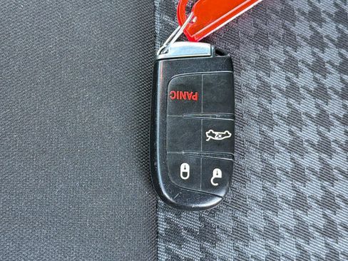 Used 2020 Dodge Challenger SXT RWD image 28