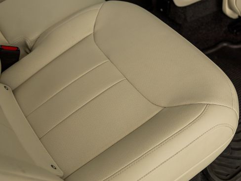 Used 2025 Land Rover Range Rover Long Wheelbase Autobiography image 35