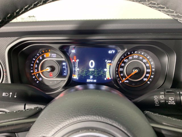 Used 2025 Jeep Wrangler Unlimited Rubicon w/ Convenience Group AWD/4WD image 22