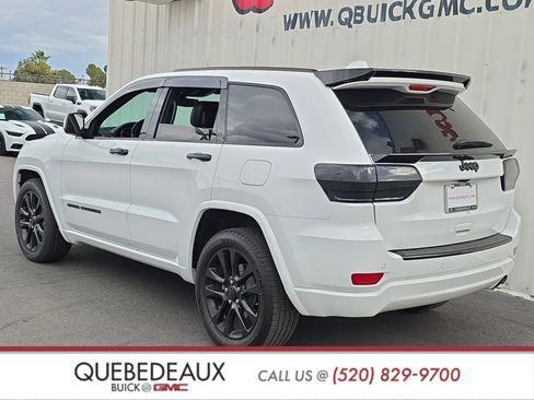 Used 2017 Jeep Grand Cherokee Altitude image 5