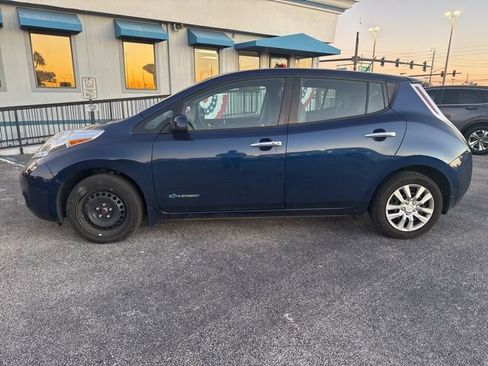 Used 2017 Nissan Leaf S image 2