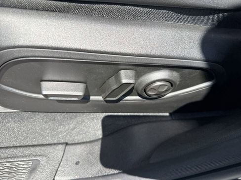 New 2025 Jeep Grand Cherokee Altitude image 10