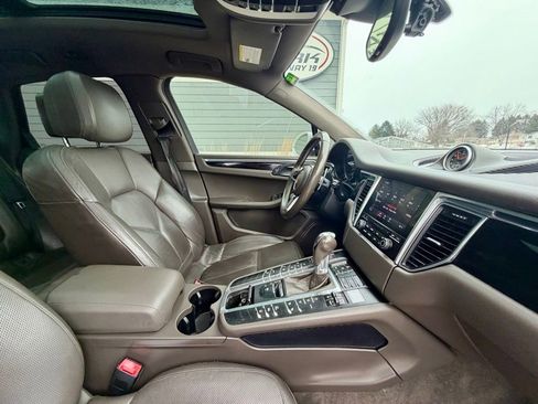Used 2018 Porsche Macan AWD/4WD image 19