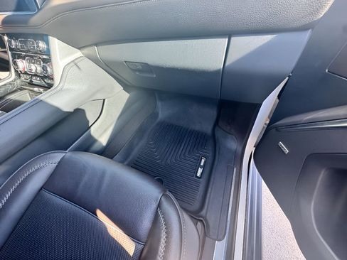 Used 2021 GMC Yukon XL Denali image 16