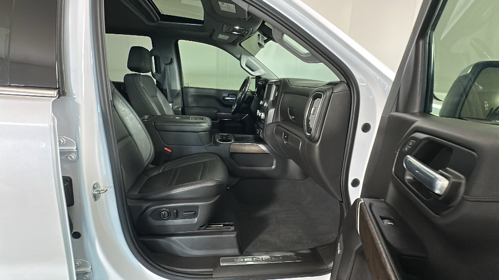 Used 2021 GMC Sierra 1500 Denali AWD/4WD image 36