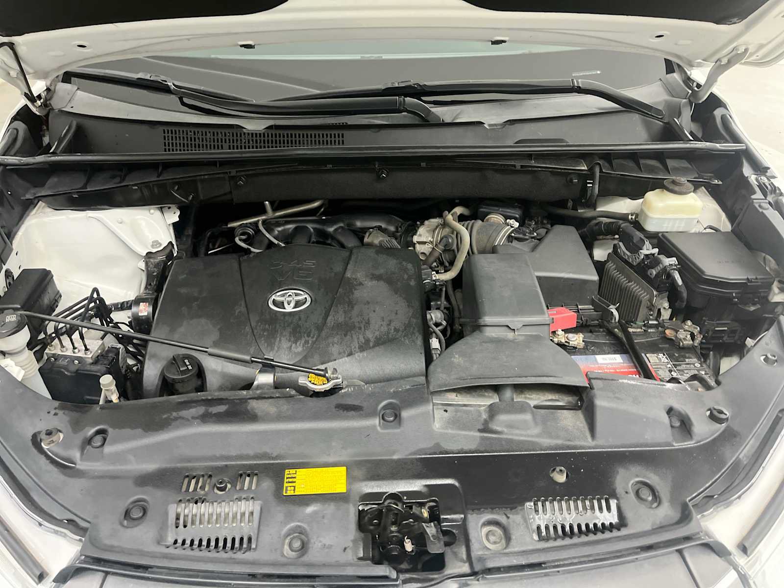 Used 2017 Toyota Highlander XLE AWD/4WD image 24
