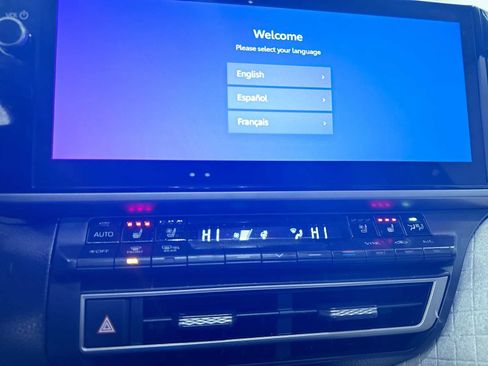 Used 2025 Toyota Camry XLE image 25