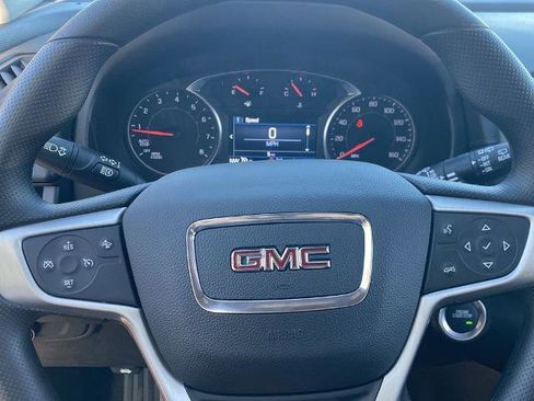 Used 2024 GMC Terrain SLE w/ Driver Convenience Package image 3