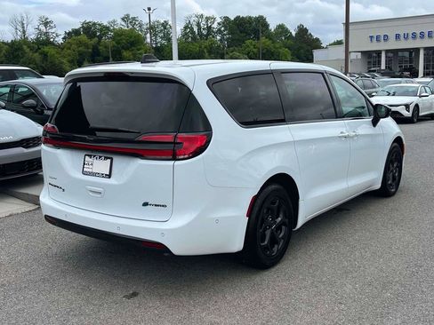 Used 2024 Chrysler Pacifica Limited FWD image 28