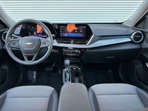 Used 2025 Chevrolet Trax LT image 31