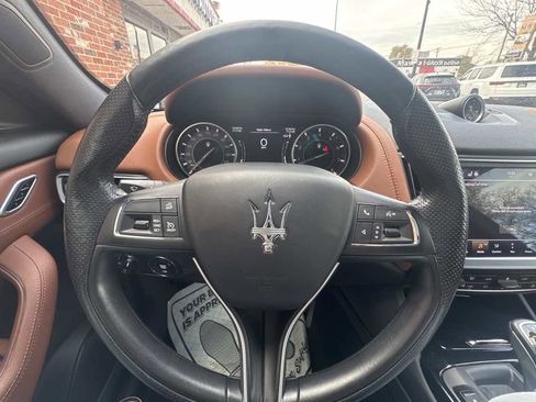 Used 2021 Maserati Levante image 15