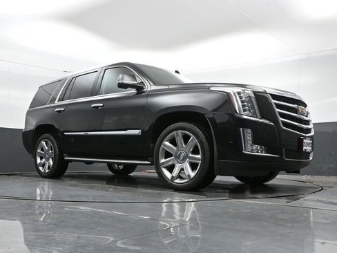 Used 2018 Cadillac Escalade Premium Luxury AWD/4WD image 43