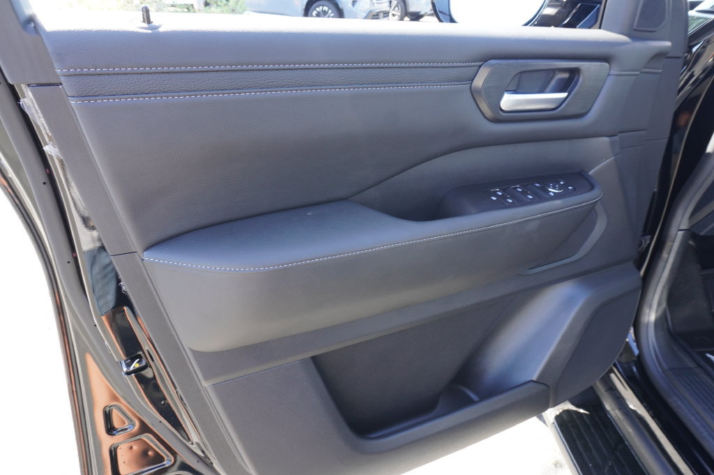Certified 2025 Nissan Armada SV AWD/4WD image 15