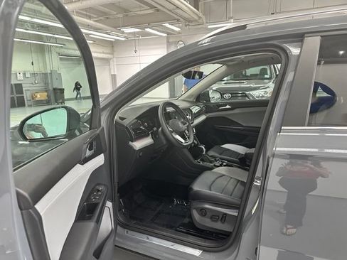 Used 2023 Volkswagen Taos SEL AWD/4WD image 3