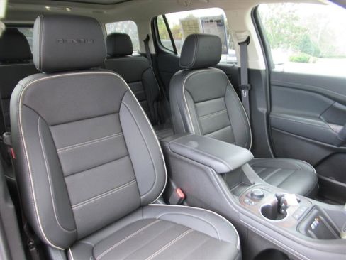 Used 2023 GMC Acadia Denali w/ Denali Ultimate Package image 8