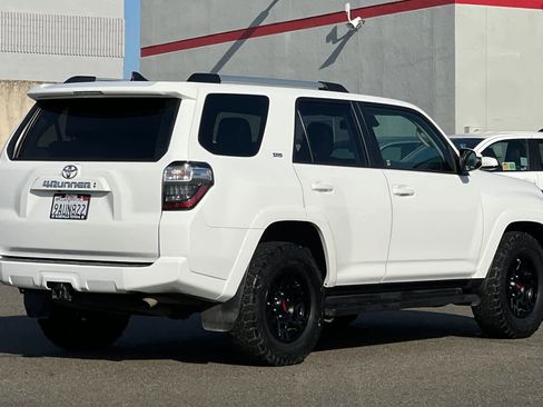 Used 2022 Toyota 4Runner SR5 Premium w/ Moonroof Package image 2