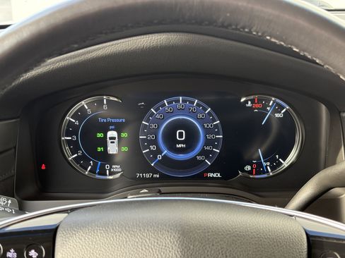 Used 2019 Cadillac Escalade Premium Luxury image 21