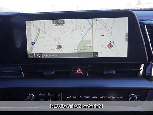 Used 2025 Kia Sportage EX image 3