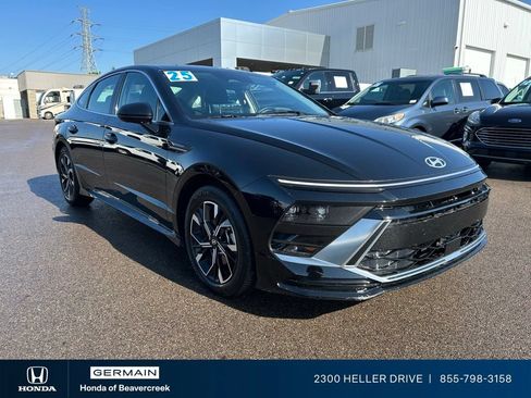 Used 2025 Hyundai Sonata SEL FWD image 1