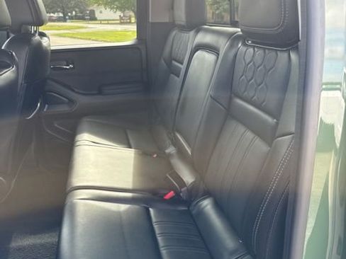 Used 2024 Nissan Frontier SL image 19