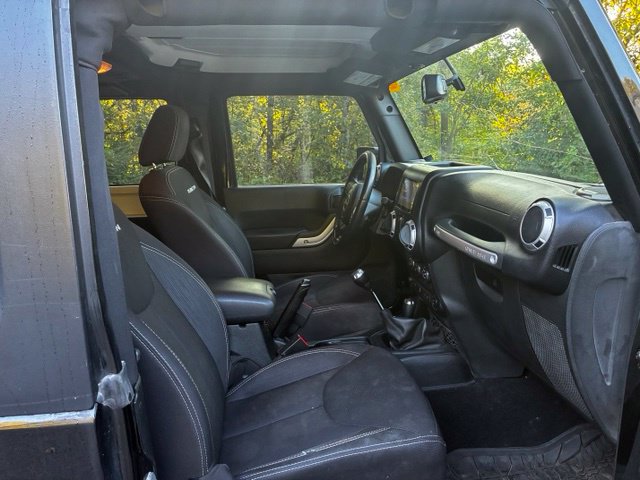 Used 2015 Jeep Wrangler Rubicon w/ Power Convenience Group AWD/4WD image 13