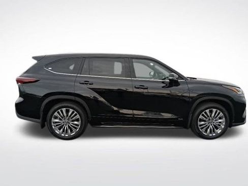 New 2026 Toyota Highlander Platinum AWD/4WD image 4