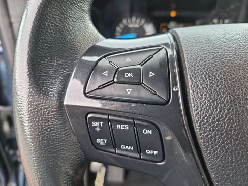 Used 2018 Ford Explorer XLT FWD image 18