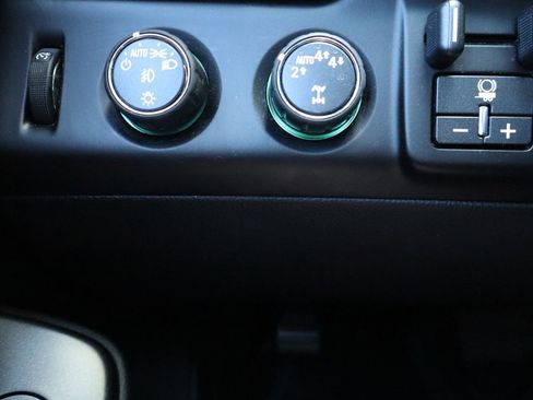 Used 2018 GMC Yukon Denali image 30