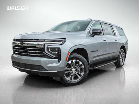 Used 2025 Chevrolet Suburban LT w/ Comfort Package AWD/4WD image 1