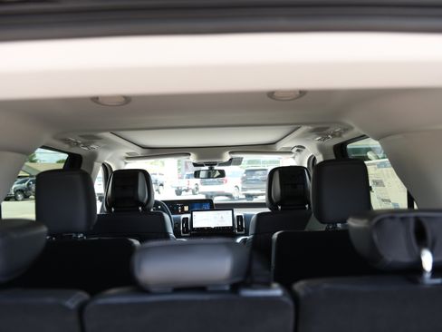 New 2026 Ford Expedition Platinum w/ Driver's Package AWD/4WD image 11