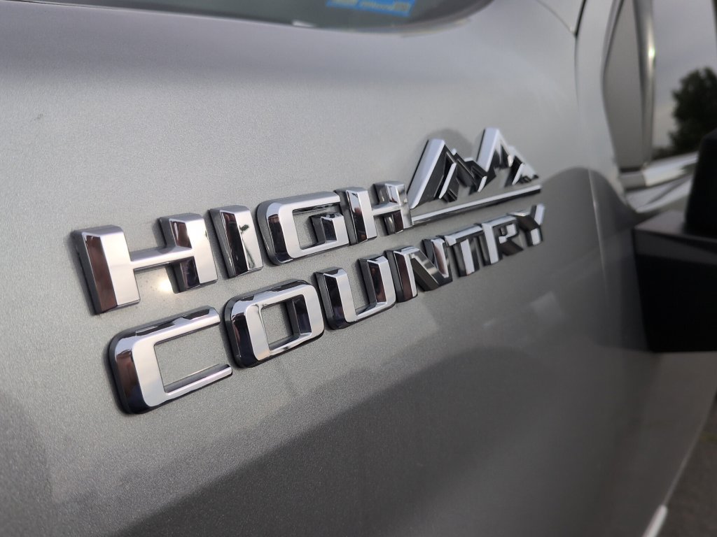 Used 2024 Chevrolet Silverado 2500 High Country w/ High Country Premium Package AWD/4WD image 9