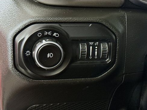 Used 2018 Jeep Wrangler Sport AWD/4WD image 10