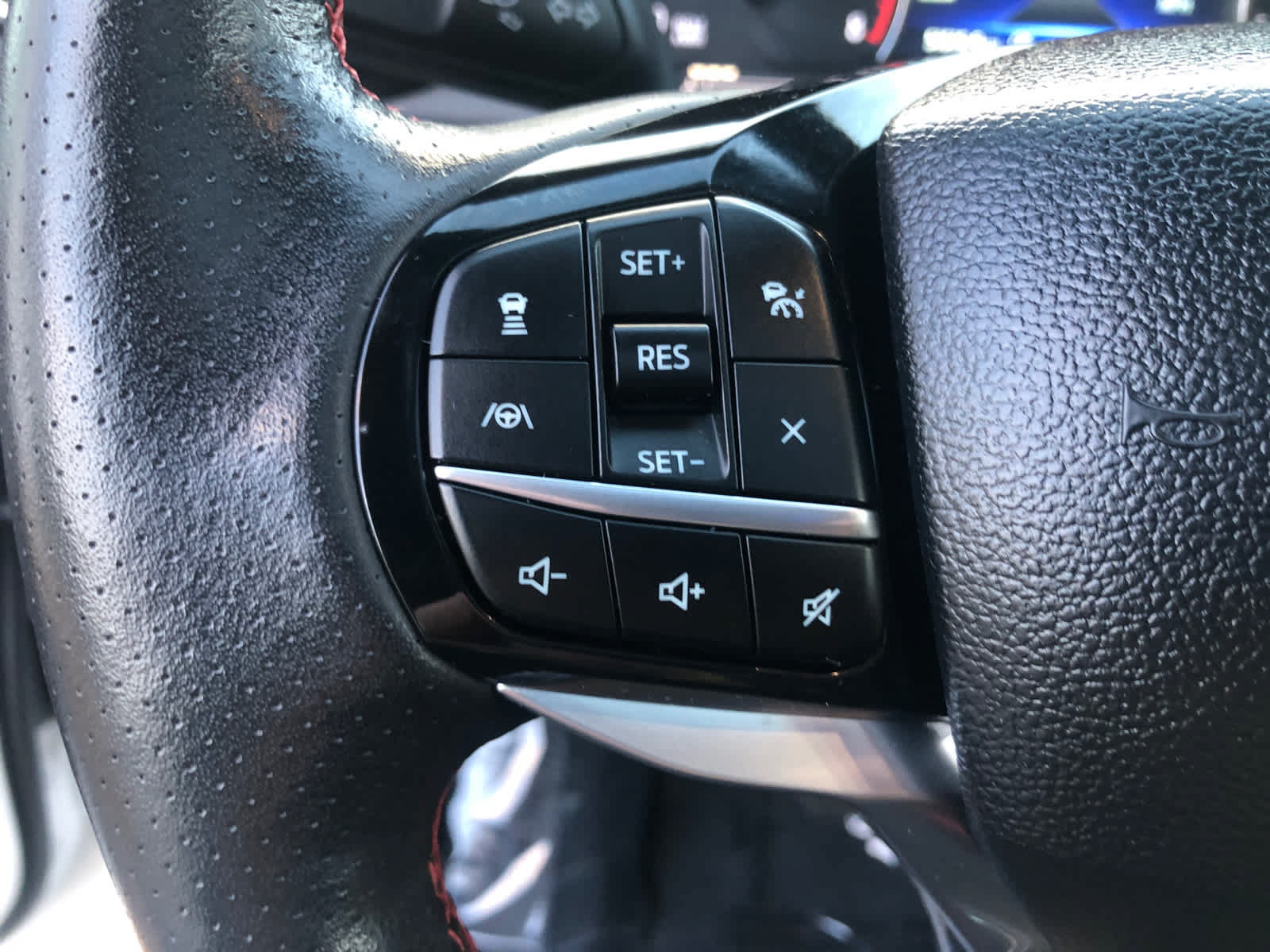 Used 2024 Ford Explorer ST-Line w/ Class IV Trailer Tow Package AWD/4WD image 7