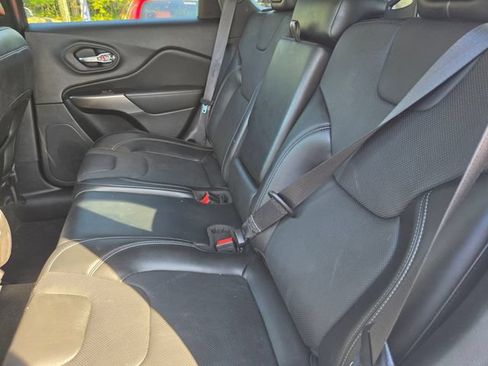 Used 2021 Jeep Cherokee Latitude Lux w/ Sun & Sound Group AWD/4WD image 10