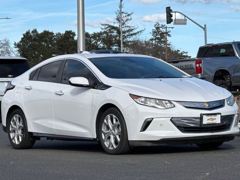Used 2017 Chevrolet Volt Premier w/ Driver Confidence II Package image 2