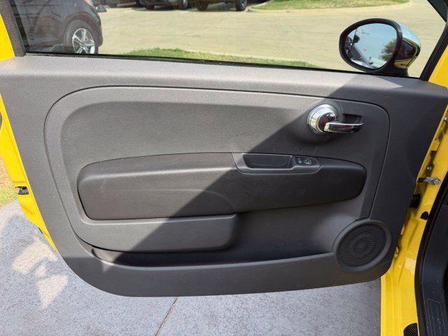Used 2013 FIAT 500 Lounge w/ Luxury Leather Pkg FWD image 8