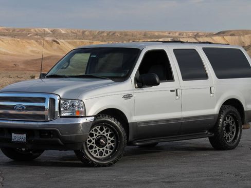 Used 2001 Ford Excursion XLT RWD image 4