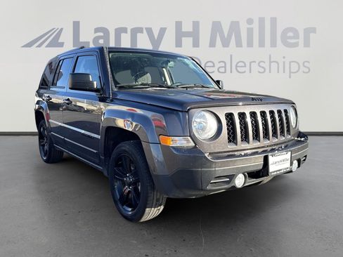 Used 2015 Jeep Patriot Sport w/ Power Value Group image 2