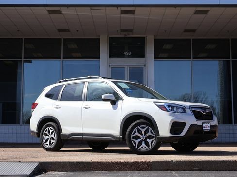 Used 2020 Subaru Forester Premium image 1
