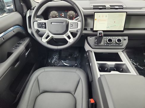 New 2025 Land Rover Defender 110 S image 4