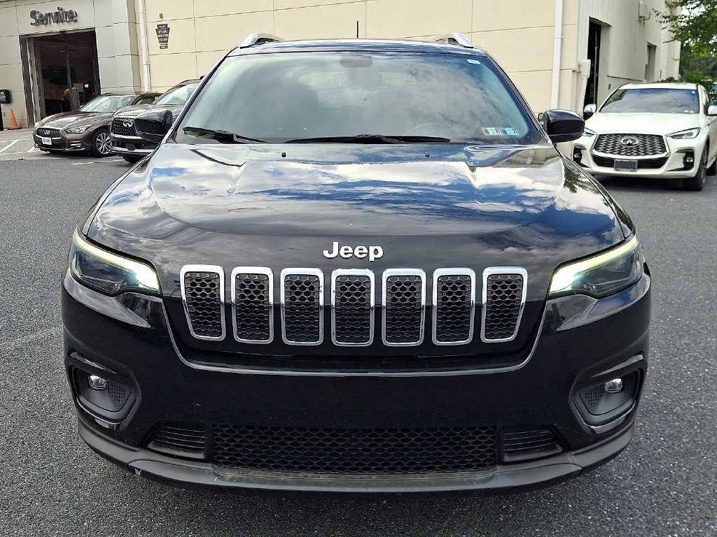 Used 2019 Jeep Cherokee Latitude Plus w/ Comfort/Convenience Group AWD/4WD image 2