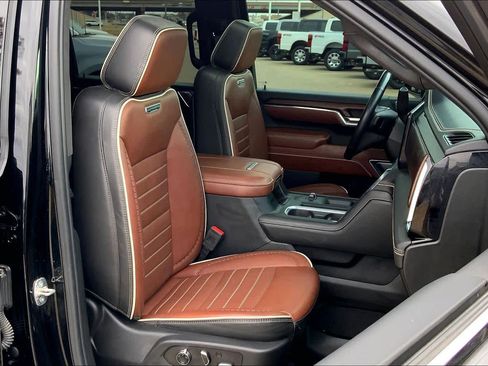 Used 2024 GMC Sierra 2500 Denali Ultimate image 8