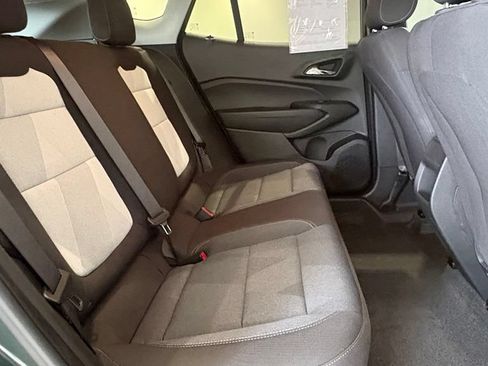 Used 2025 Chevrolet Trax LS w/ LS Convenience Package FWD image 16