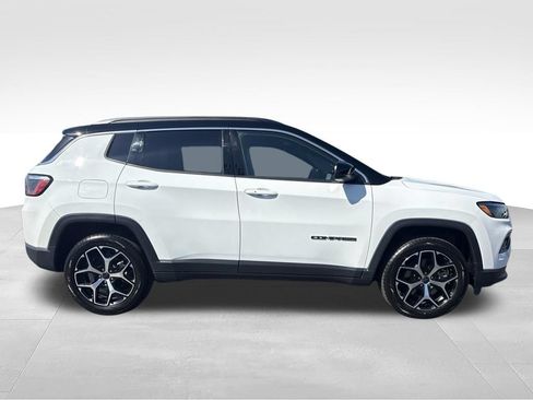 Used 2025 Jeep Compass Limited AWD/4WD image 2