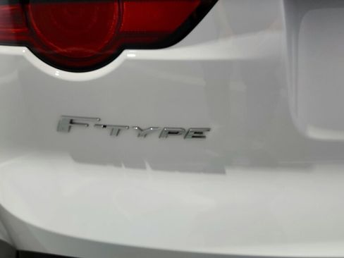Used 2018 Jaguar F-TYPE Convertible image 31