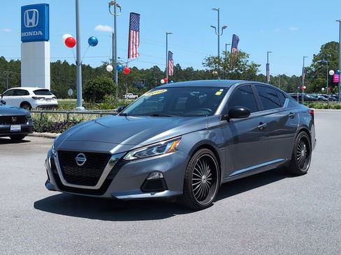 Used 2019 Nissan Altima 2.5 SR w/ SR Premium Package FWD image 9