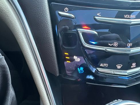 Used 2013 Cadillac XTS Luxury FWD image 19