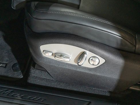 Certified 2026 Porsche Macan AWD/4WD image 14